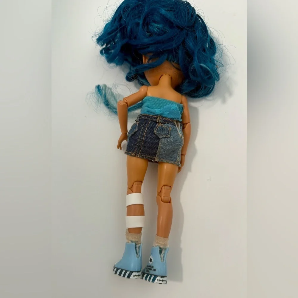 Rainbow High Skyler Bradshaw cheer fashion posable 10.5” doll